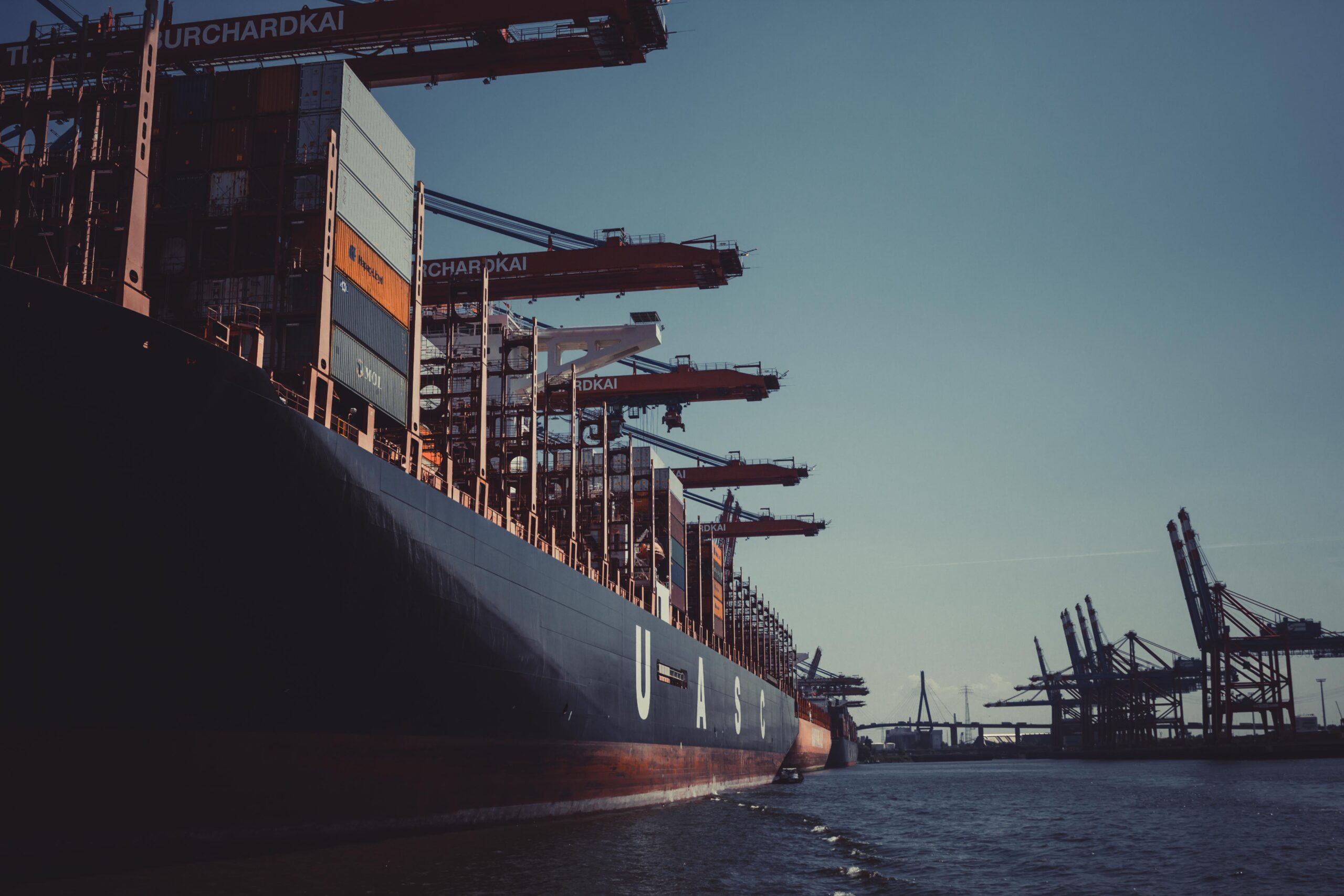 Maritime shipping vessel